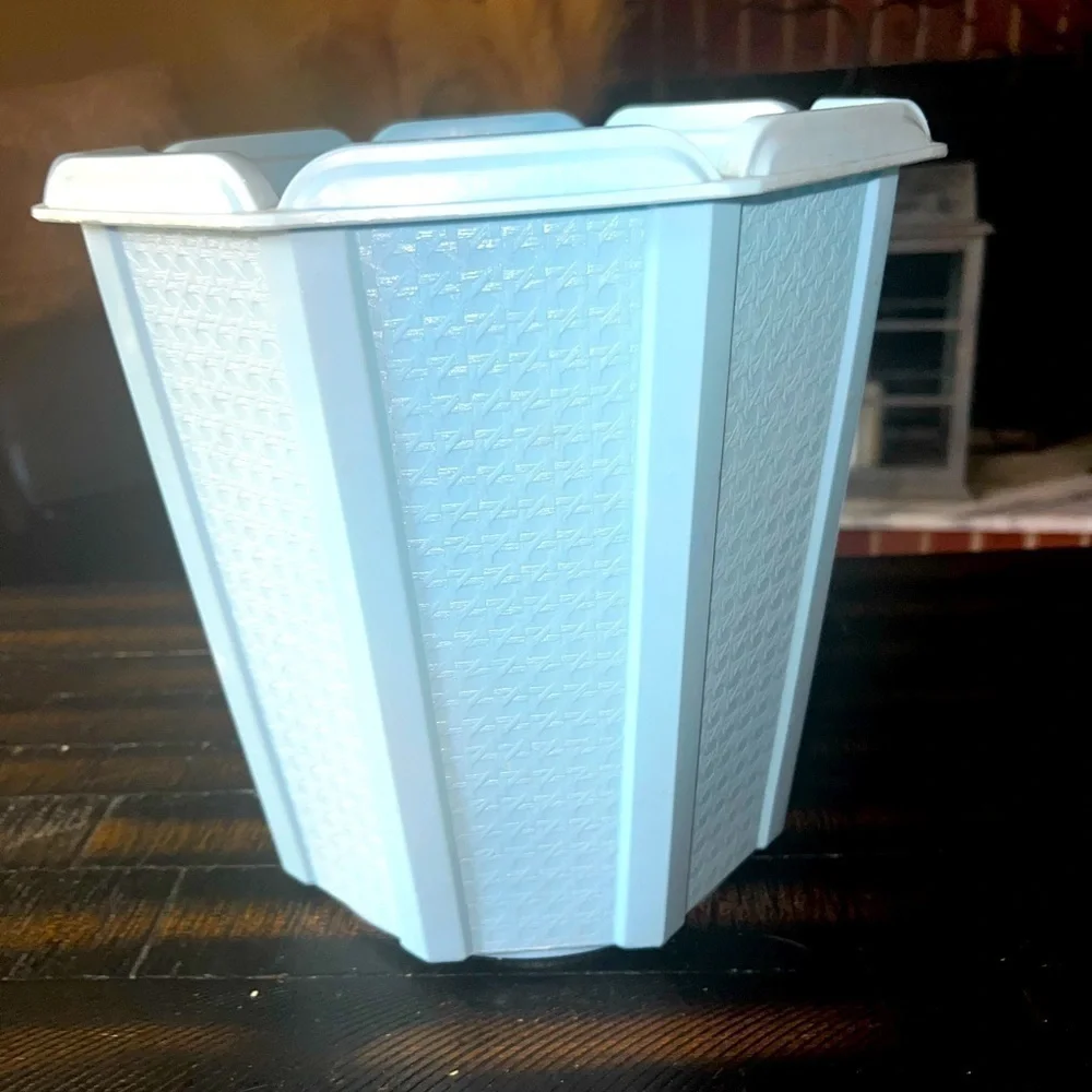 Vintage Rubbermaid Wastebasket Trash Can Blue #2945 Basket Weave Octagon 80's.